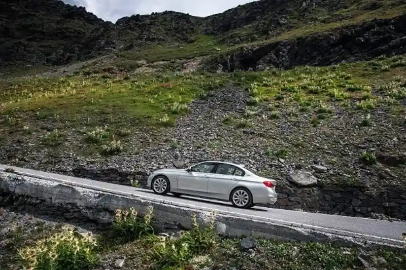 دلایل کاهش شتاب خودرو در سربالایی